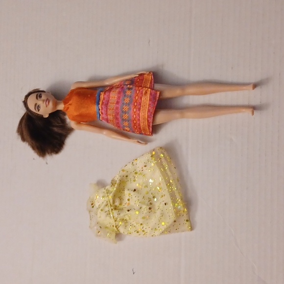 4/$40 Brunette Barbie Doll With 2 Dresses - Picture 4 of 7